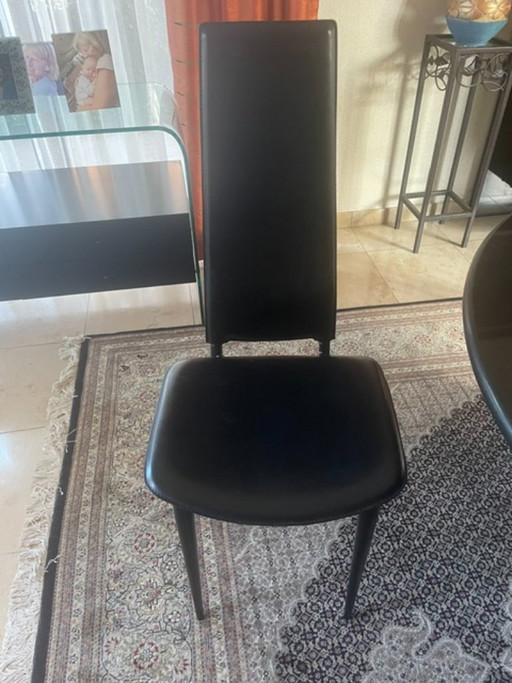 4 Of 6 Zwartlederen Design Eetkamerstoelen (Italiaans Design)