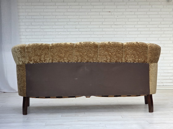 Image 1 of Canapé danois 3 places des années 1960, velours d'ameublement vert, pieds en bois de frêne