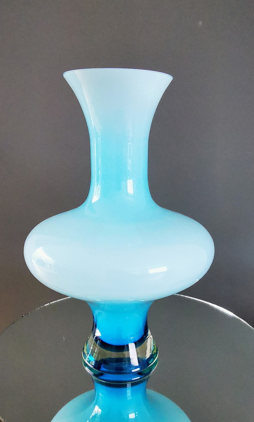 Verre Empoli Italie Toscane, années 1960, vase bleu clair