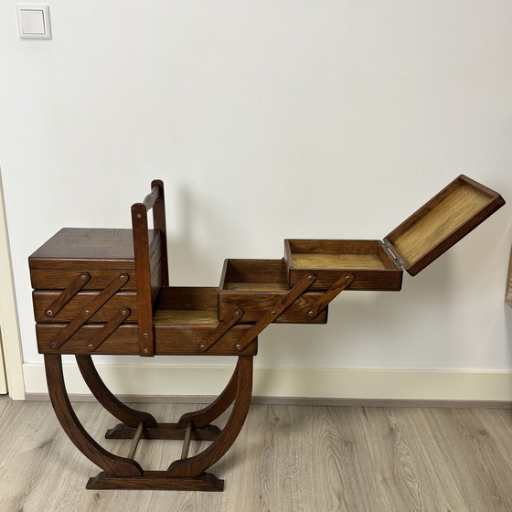 Image 1 of Boîte à couture/armoire à couture vintage en bois avec pieds 50-60