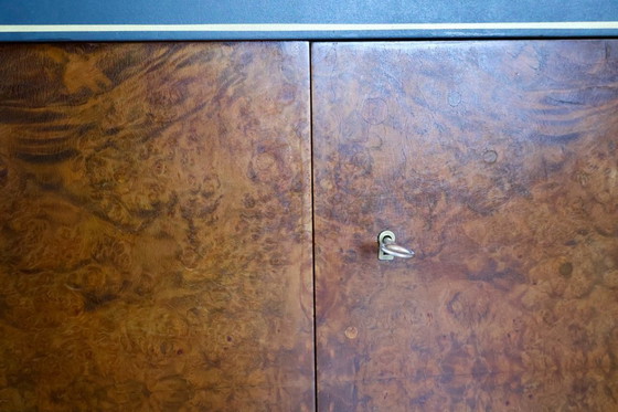 Image 1 of Art-déco-Vitrinenschrank aus Wurzelholz, 1930er Jahre – restauriert in Wellington Green