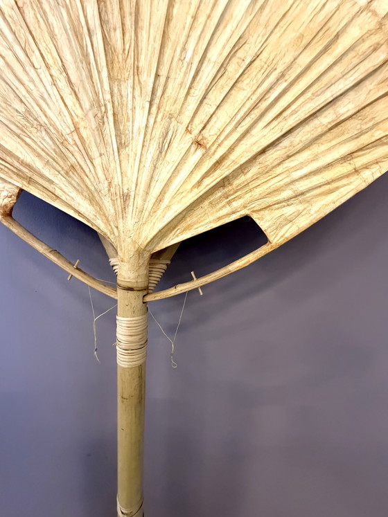 Image 1 of Grote Uchiwa vloerlamp van bamboe en rijstpapier, ontworpen door Ingo Maurer.