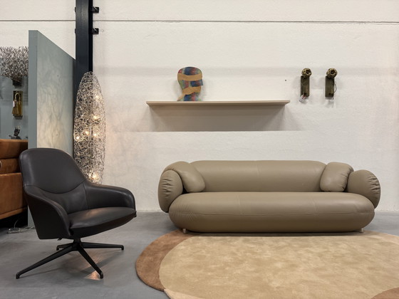 Image 1 of Leolux Pulla Bank 3.5 Seater Negev Seco Leather 270