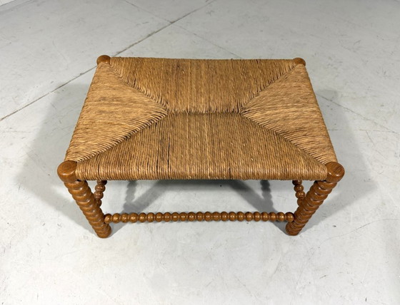 Image 1 of Banco/taburete de roble con asiento de mimbre, década de 1930.