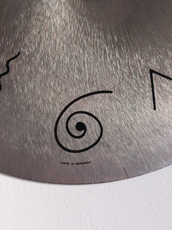 Image 1 of Postmoderne metalen vintage wandklok Hermle Duitsland Memphis-stijl
