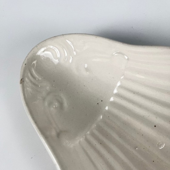 Image 1 of Ramequin en coquillage blanc, XXe siècle