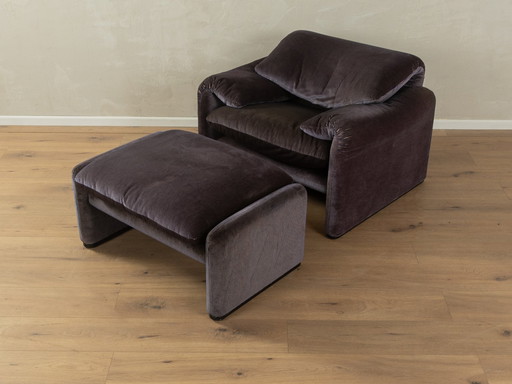 "675 Maralunga" fauteuil en kruk, Vico Magistretti, Cassina