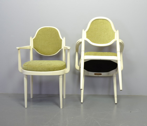Image 1 of 2 klassieke crèmekleurige Thonet-stoelen model 644 PV met amandelgroene fluwelen bekleding van Hanno von Gustedt, jaren 60
