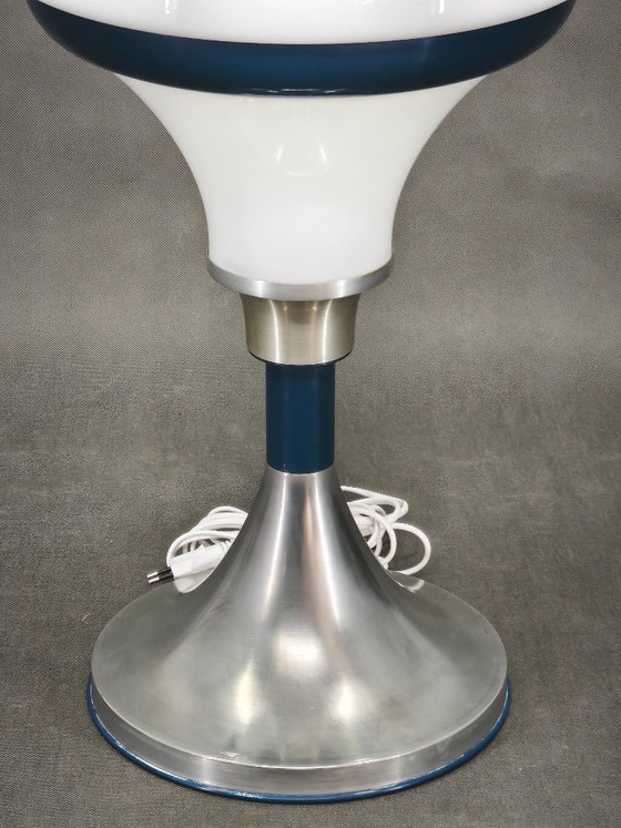 Italienische Space Age Tischlampe aus Opalglas und blauem Metall, 1970er Jahre – Tischlampen (photo 10 of 13)