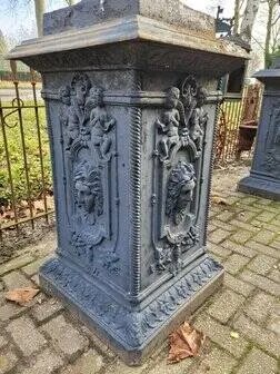 Grote antieke gietijzeren plantenbakken op sokkel jardinière, Zwart, Vintage (foto 3 van 14)