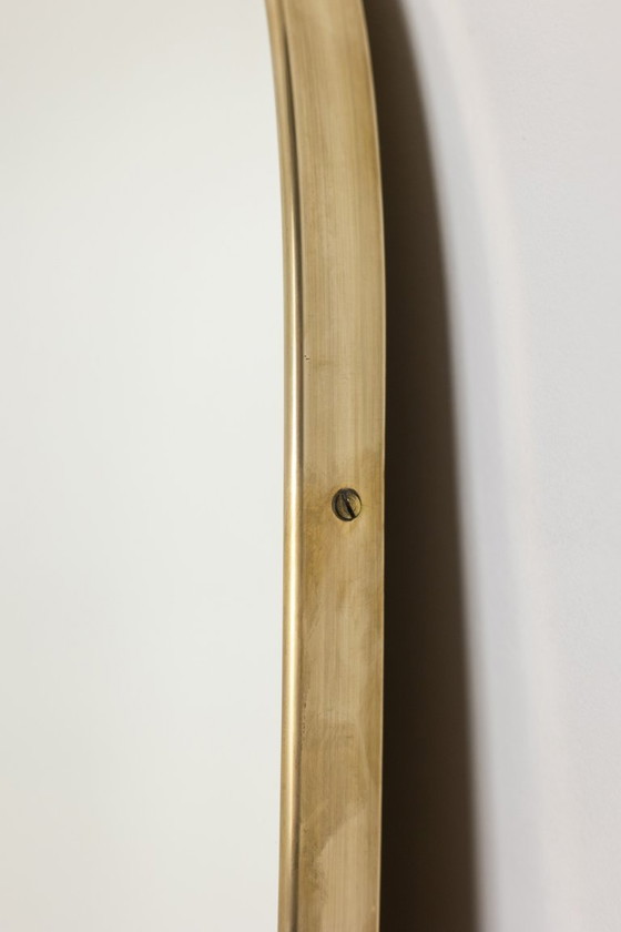 Image 1 of Espejo de Gio Ponti, al estilo de [nombre del diseñador]. Marco de latón dorado. Década de 1980.