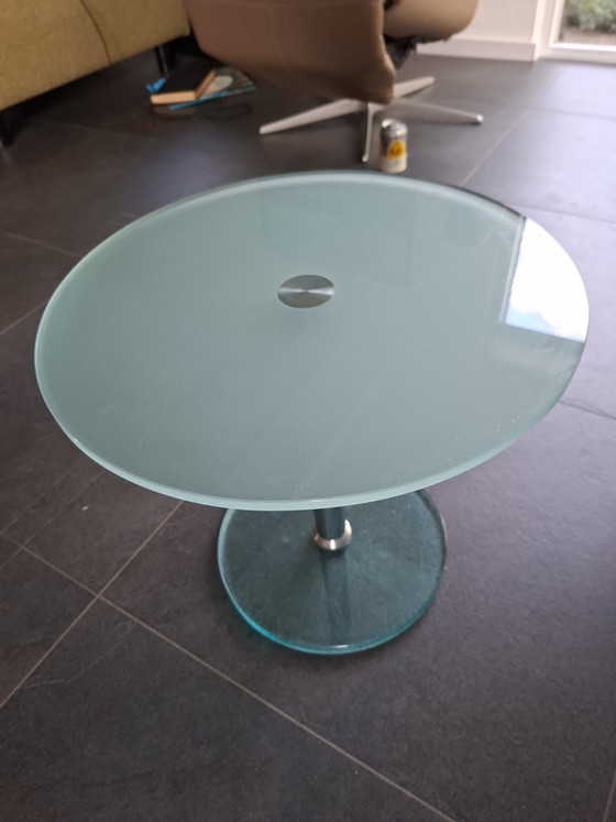 Mesa auxiliar redonda de cristal – Metaform, Mesas auxiliares, Glass, Metal (photo 5 of 5)