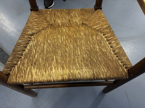 Image 1 of Antieke houten stoel met origineel strovlechtwerk.