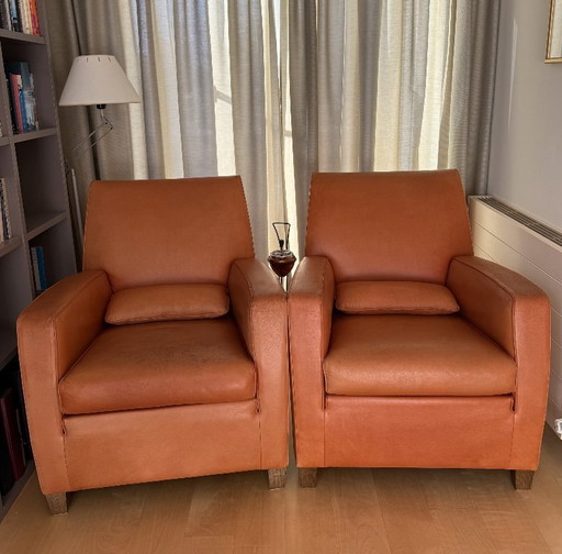 Set di 2 poltrone a panca in pelle, colore cognac.