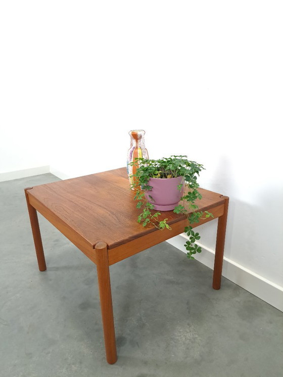 Image 1 of Mesa de centro danesa cuadrada de teca Magnus Olesen con patas redondas, n.º 2