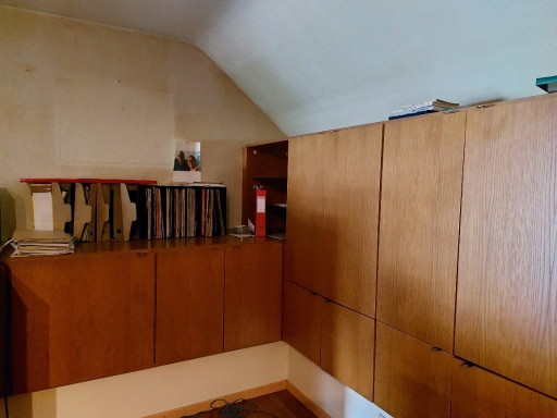 Mueble de pared de diseño Vandenberghe-Pauvers adquirido en 1979, incluyendo el conjunto de escritorio (ver en la sección de mes