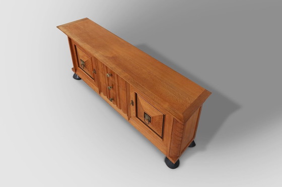 Image 1 of Art Deco brutalistisch Belgisch dressoir in massief eiken en messing details