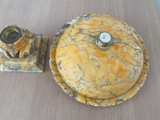 Image 1 of Baño para pájaros de alabastro italiano antiguo con 4 pájaros.