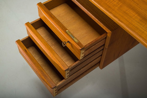 Image 1 of Dänischer Teakholz-Schreibtisch von Peter Lovig Nielsen für Hedensted Mobelfabrik, 1964