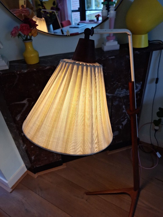 Lampada da terra in legno e metallo con paralume plissettato, Hagoort, Lampade da terra, Marrone (foto 6 di 8)