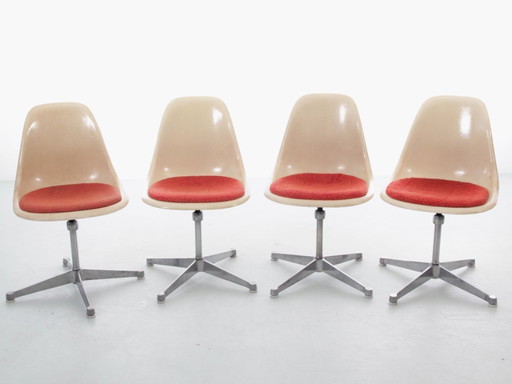 Suite aus 4 drehbaren Space Age-Stühlen. Bezug aus dem Original. Charles Eames - Herman Miller