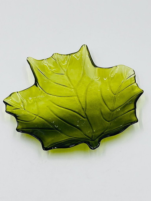 Vassoio portaoggetti vintage in vetro verde a forma di foglia, anni '70