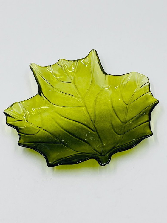 Image 1 of Vassoio portaoggetti vintage in vetro verde a forma di foglia, anni '70
