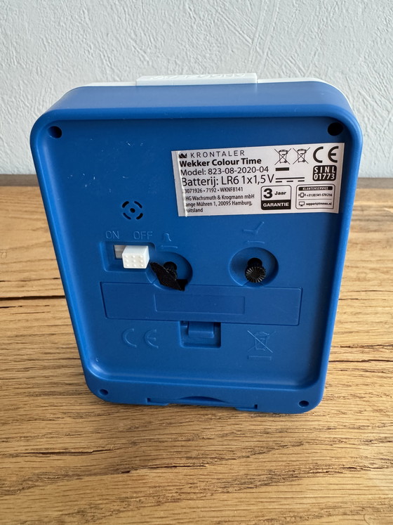 Image 1 of Krontaler Tischuhr im Retro-Look, blau