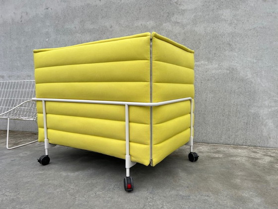 Image 1 of Poltrona acustica Vitra Alcove