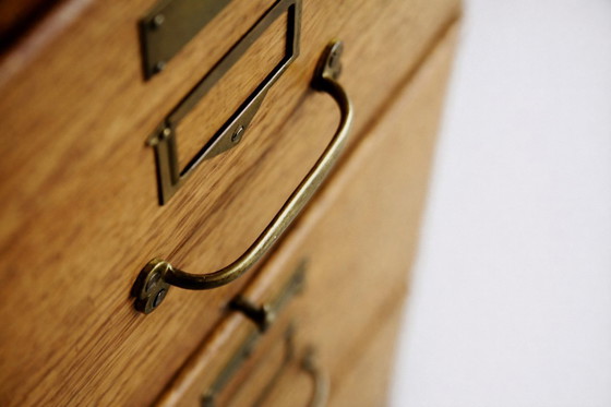 Image 1 of Mobiletto portadocumenti vintage industriale in rovere inglese con cassetti, anni '20