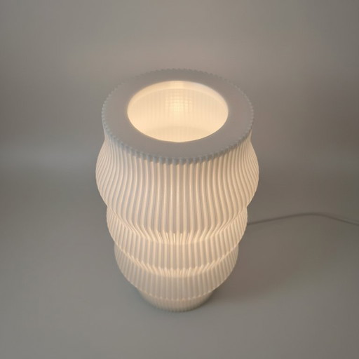 3D Printed Color Flow Table Lamp: Modern Wavy Light