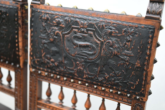 Image 1 of Chaises anciennes en bois sculpté - Lot de 2