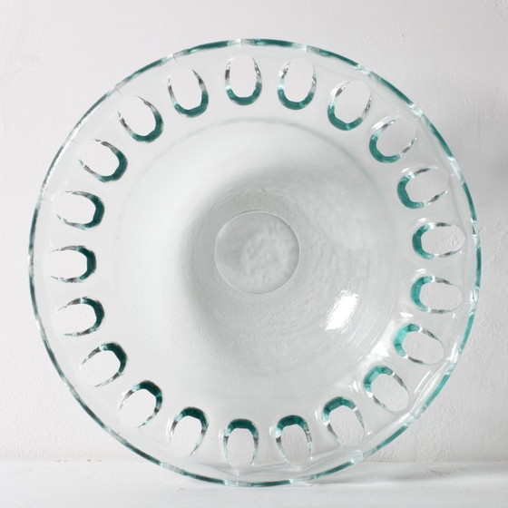 Image 1 of Ciotola vintage in vetro riciclato verde Georgia: piatto intagliato in stile moderno di metà secolo