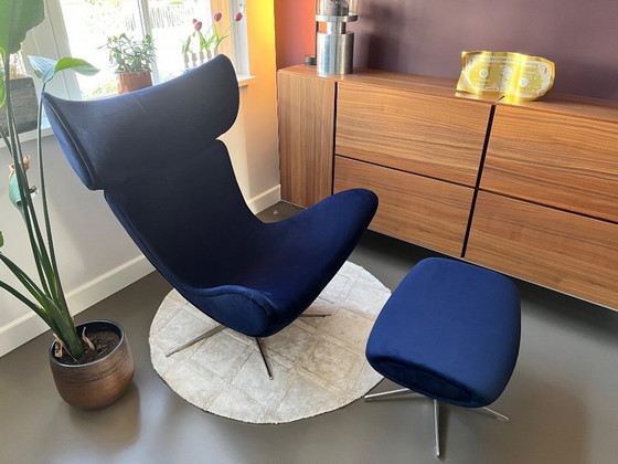 Image 1 of Boconcept Imola Sessel und Fußhocker | Blauer Samt