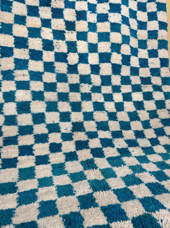 Image 1 of Tapis marocain moderne à carreaux bleus et crème 300 x 200 cm – Dimensions sur mesure