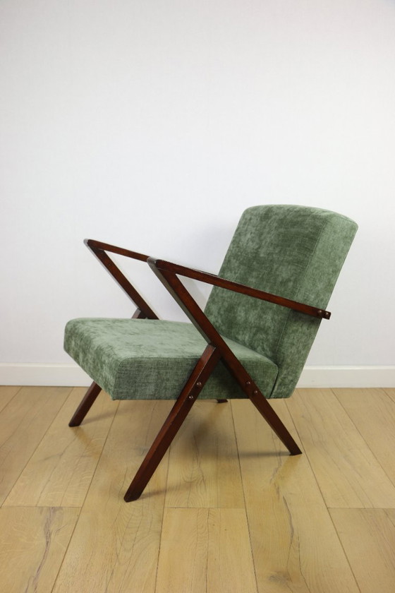 Image 1 of Vintage loft-fauteuil in olijfgroen, net als een spijkerbroek.