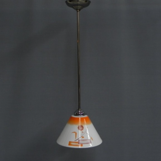 Lámpara colgante Art Déco con pantalla de cristal, abierta en la parte inferior.
