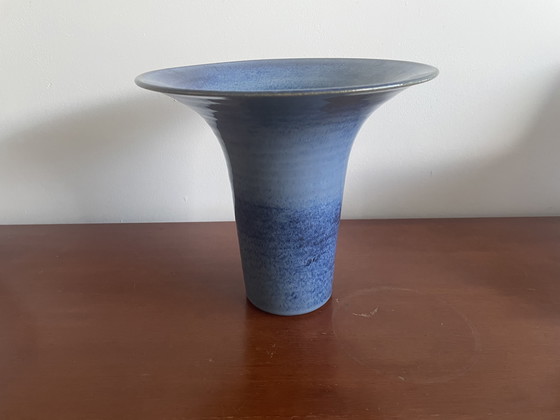 Image 1 of Gubbels Helden - Blaue Kunsttöpferei Trompetenvase