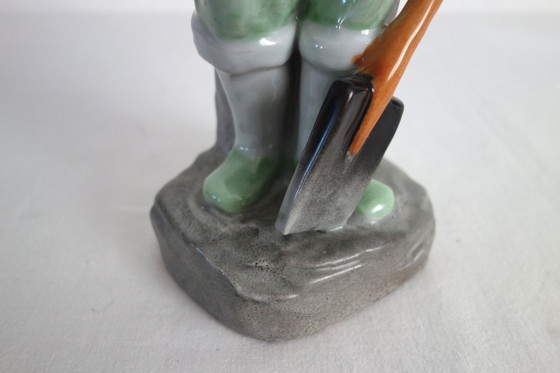 Image 1 of Estatua femenina de porcelana china con forma de galleta - Revolución Cultural n.º 6