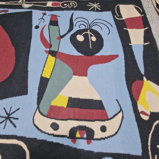 Joan Miró Femme et Miroir handgeweven tapijt | Wol, katoen, textielkunst (104 × 79 in) (photo 7 of 9)