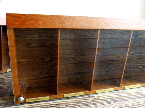 Image 1 of 2 estantes de mediados de siglo