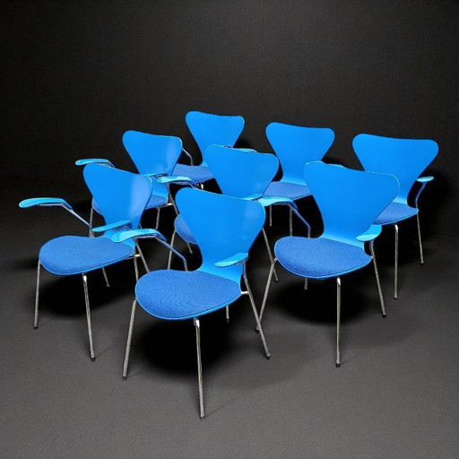 8x Fritz Hansen Arne Jacobsen 3207 chair series 7 + Kvadrat seat cushion 1993