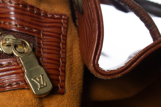 Louis Vuitton, Noe epi leather bag in brown, Bucket bags, Calfskin (photo 8 of 16)