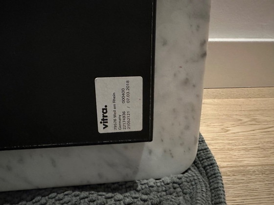 Vitra Eames Tisch – Charles & Ray Eames, Couchtische, Marble, Metal (photo 4 of 7)