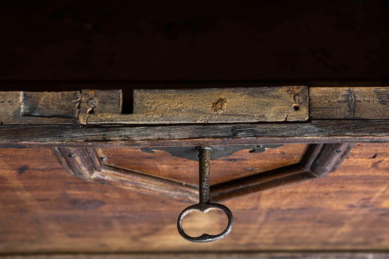 Image 1 of Cassapanca in legno con coperchio, fine XVIII secolo.