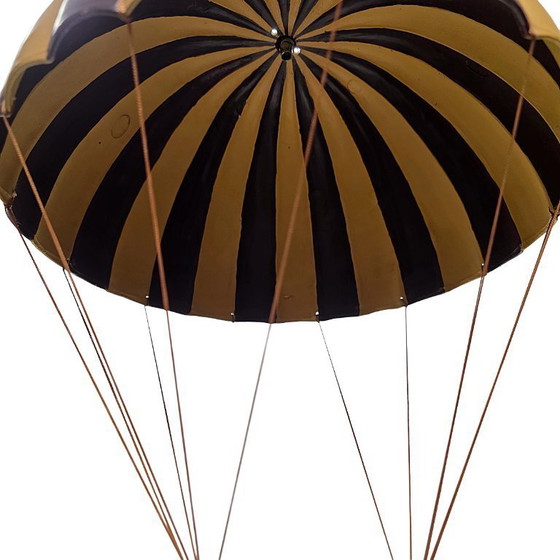 Image 1 of Clown am Fallschirm im Stil von Allan Agohob, 20. Jahrhundert