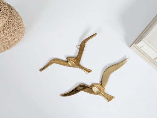 2 uccelli volanti in ottone di metà secolo: arte murale scultorea minimalista degli anni '60