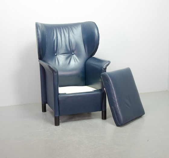 Image 1 of Fauteuil à oreilles Wittmann en cuir souple bleu pétrole, modèle Aura, dessiné par Paolo Piva. Autriche, années 1980.