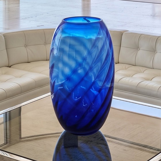 Wunderschöne große blaue Vase aus den 1970er Jahren von Ind. Vetraria Valdarnese. Hergestellt in Italien. (photo 3 of 7)