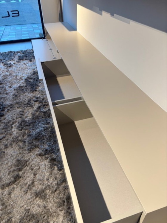 Image 1 of THE DAY COLLECTION IS VERSATILE AND SUITABLE FOR ALL ROOMS WITHIN THE HOME, OFFERING COMPLETE COMPOSITIONAL FREEDOM. STORAGE UNI